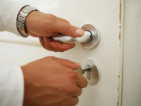 Broken-Key-Extraction--in-Triangle-Virginia-broken-key-extraction-triangle-virginia.jpg-image
